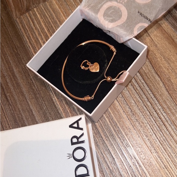 Rose gold Pandora bracelet with pendant of hearts that’s say i love you - Picture 2 of 5